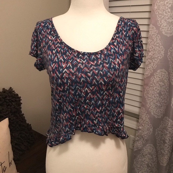 Flowy Crop Top 🌞 - Picture 2 of 5